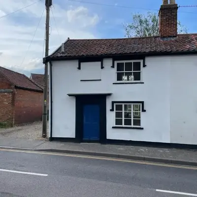 Central Grade 2 listed cottage