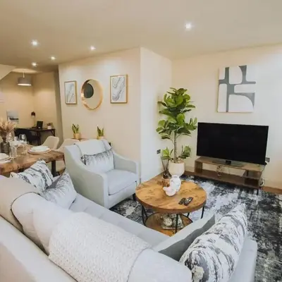 Modern 2 Bed 2 Bath Apartment In Colchester