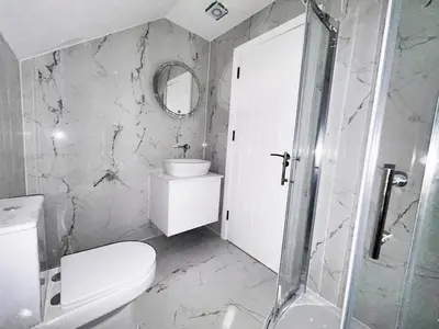 a bathroom with a toilet and a sink and a shower at Green Rig