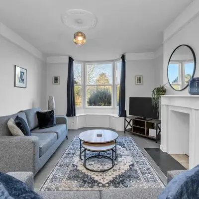 17 OutRisbygate St - 3 bedroom house that sleeps 6 with one private parking space