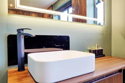 a bathroom with a white sink and a mirror at Luxury Apartment- Beach 10mins in Thorpe Bay
