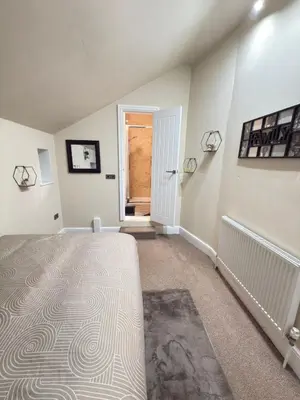 a bedroom with a bed with a carpet on the wall at The Modern Nest By Cambridge Central Station in Cambridge