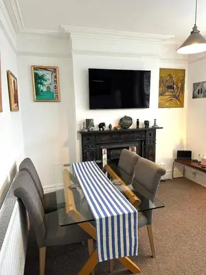a living room with a table and a tv at Central Cambridge with Free Parking and Pets welcome in Chesterton