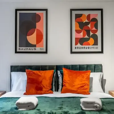 Bishops Stortford 2 Bed Flat - Free Parking - STN