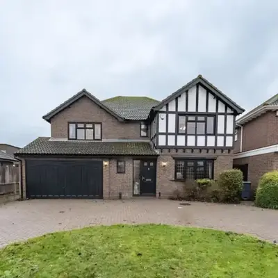 Tudor Style Seafront Home Sea Views Shoebury - Pass the Keys