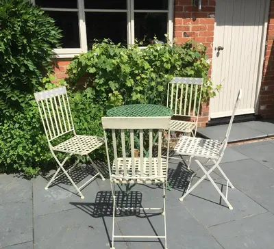 two chairs and a table and a table and chairs at Snipe Vineyard Cottage in Woodbridge