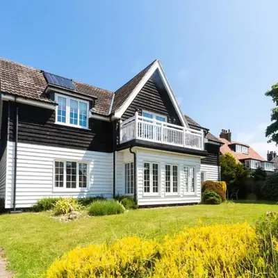 Lake Cottage - A large holiday home in Thorpeness - Close to the beach and The Meare - Aldeburgh Coastal Cottages