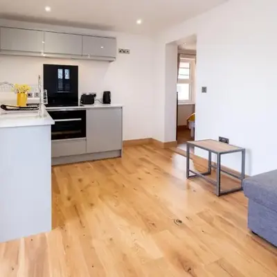 Oak - Three Tuns Apartments