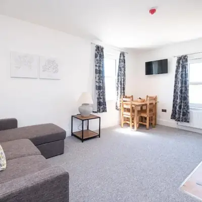 Rowan - Three Tuns Apartments