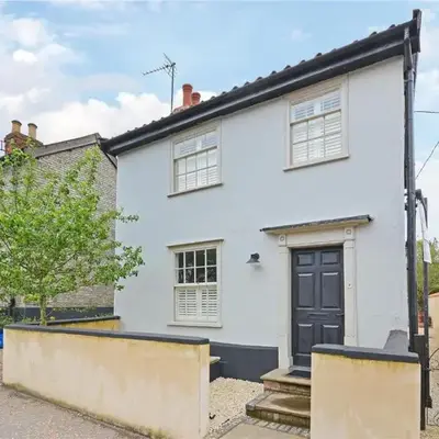 Best located and beautifully renovated cottage