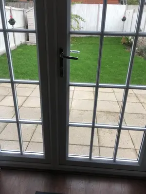 an open door with a view of a yard at Villa Belle Three bedrooms Basildon in Basildon