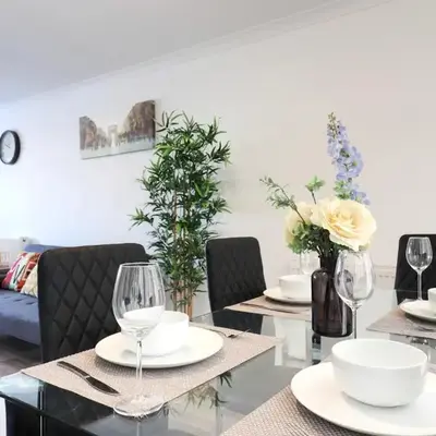 Skyvillion-STEVENAGE Amazing 3Bed House