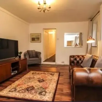 Charming Victoria Conversion Flat in Brentwood with a Garden & Free Parking