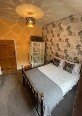 a bedroom with a bed in a room at Walnut Tree Cottage Barn in Toppesfield