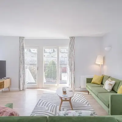 3 Bedroom Jesus Green Townhouse with Parking