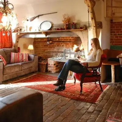 Orchard Cottage cosy rustic comfort just across the fields to a great Pub