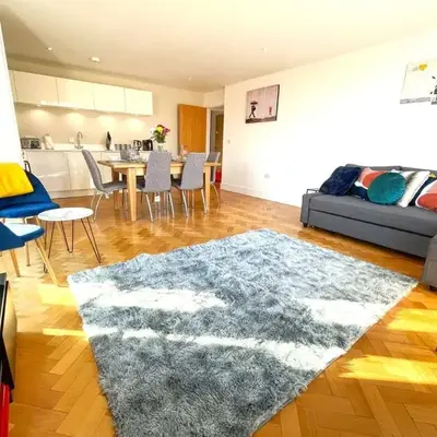 Modern Town Centre Apartment