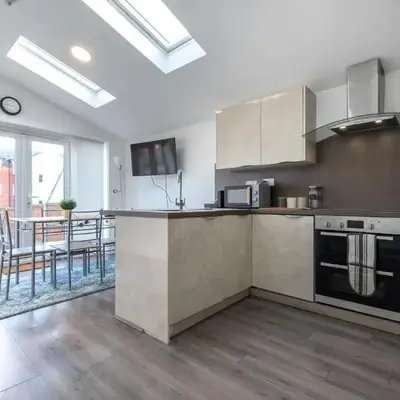 Townhouse for Professionals (5 Bedroom 5 Ensuite)