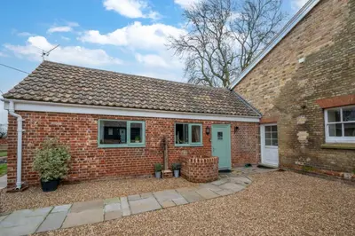 a brick house with a blue door at 6 Bed in Great Waldingfield oc-ac4 in Great Waldingfield