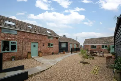 an image of the courtyard of a house at 2 Bed in Great Waldingfield oc-ac3 in Great Waldingfield