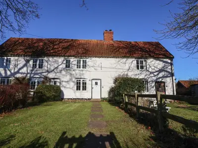 a white house with a red roof at 2 Greensleeves in Saxmundham