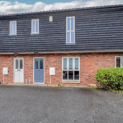 10 St Edmundsbury Mews
