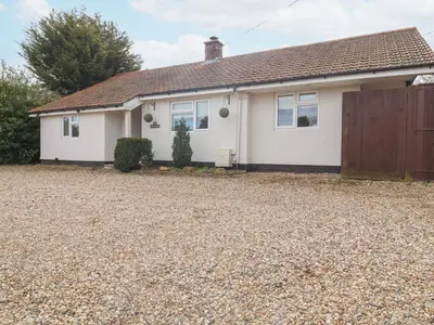 a house with a gravel driveway in front of it at Little Wissett, Aldeburgh in Aldeburgh