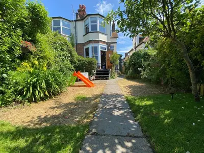 Gallery image of Edwardian Villa by the Sea Sleeps 8 Coastal Walk in Walton-on-the-Naze