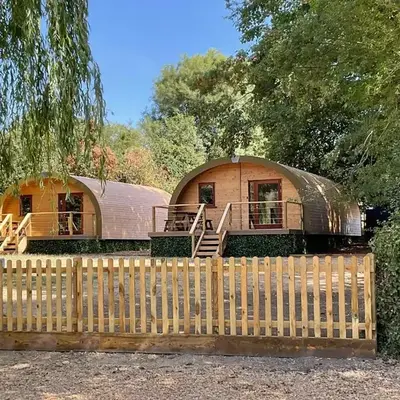 Cosy and eco-friendly cabins next to 16th century pub