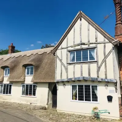 Beautiful thatched Dynes Cottage Finchingfield sleeps 10
