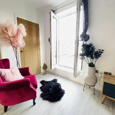 Modern Pet-Friendly Apartment in Cambridge with Garden & Parking
