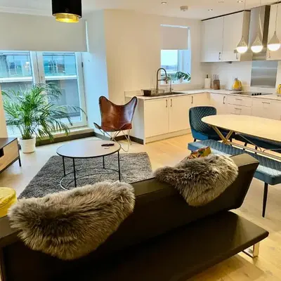 Walnut Tree Penthouse Next to Train Station