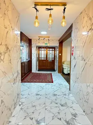a hallway with marble flooring in a house at Stay Inn Express, Cambridge in Cambridge