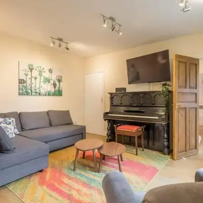4 Bed Central Home - Perfect Location with Parking