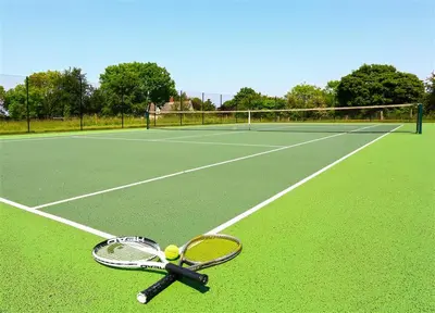 a tennis racket and balls on a tennis court at 6 Bed in Knodishall oc-bil in Aldringham