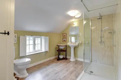 a bathroom with a shower and a toilet and a sink at 2 Bed in Iken oc-sfboo in Sudbourne
