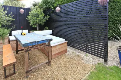 a garden with a bench and a table and a fence at 3 Bed in Eastbridge oc-cob in Theberton
