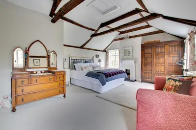 a bedroom with a bed and a wooden dresser at 2 Bed in Ufford oc-sfmcu in Ufford