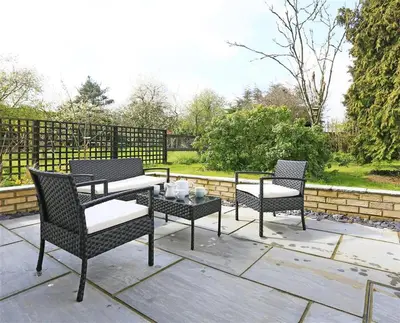 three chairs and a table on a patio at 2 Bed in Leiston oc-cqa in Theberton