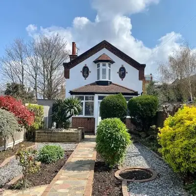 Charming Seaside Cottage in Leigh-on-Sea
